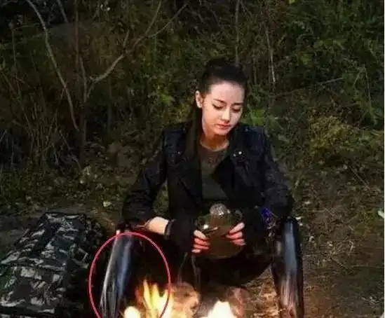 原创笑到胃疼的穿帮镜头,第一张我忍不住笑了,没想到第二张更过分
