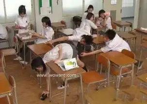 日本00后女生超短裙上课捡笔遭偷拍,你干过吗
