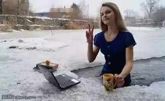 搞笑图片这手式我试了一下,很难做到
