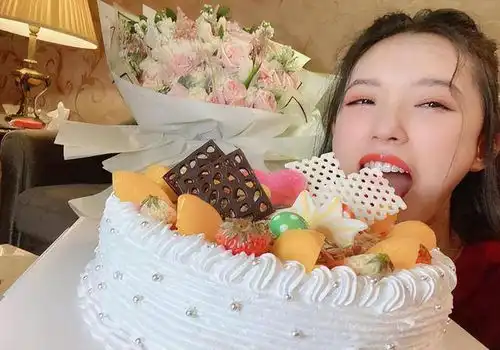 一首歌吃一辈子的5位歌手,有人破败,有人靠版权攒下亿万身价
