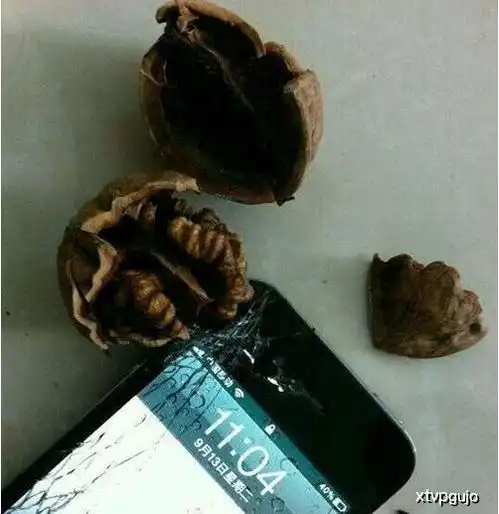 搞笑gif姑娘,你再不上车,我就要迟到了
