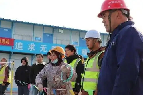 安徽合肥年轻建设者工地过元旦为城市添砖加瓦
