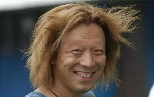 吴奇隆被6名保安当场按倒,被救后回应太搞笑,邓超经历比他还惨
