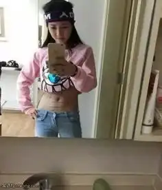 每日笑话练了八周,终于练出了六块腹肌
