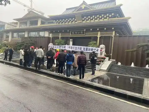 又收到几张不忍心看到的照片
