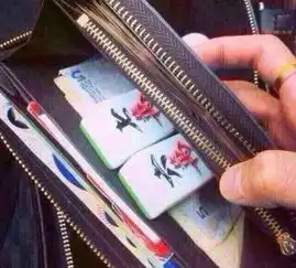 搞笑图片妹子你的嘴唇怎么这么好看,太性感了
