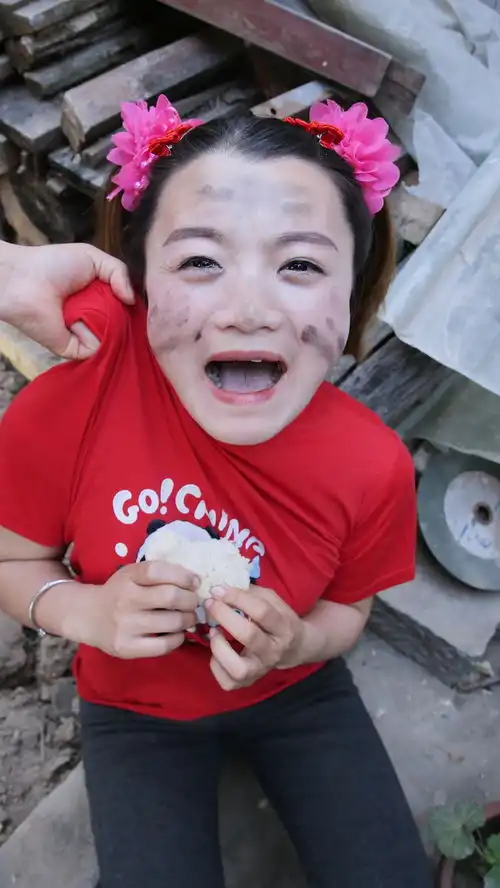 如此后妈苛待女儿简直太可恨,爸爸撞破丑陋嘴脸,这一巴掌太解气带娃日常
