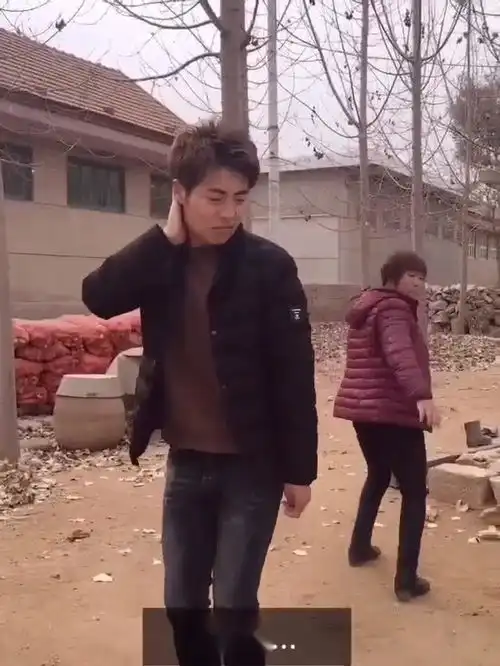 兄弟你落枕就落枕呗,搞得跟电视剧似的
