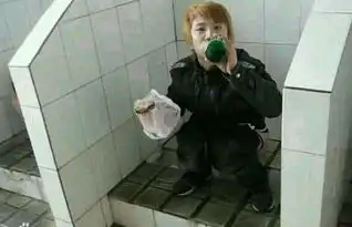 搞笑图片一阵大风刮过女生寝室后
