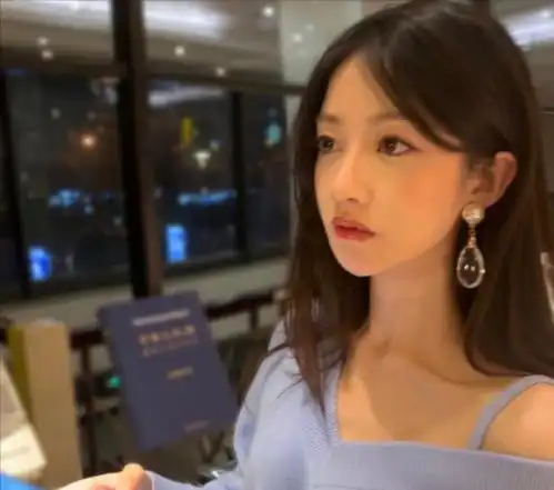 林海宣布与95后妻子离婚51岁征婚来的24岁小美女能是真爱吗
