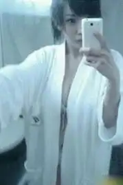 内地女星自拍浴室性感照
