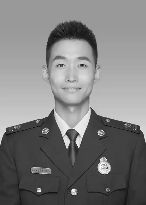 南岸好人烈火英雄万惠文英勇无畏赴汤蹈火铸忠诚

