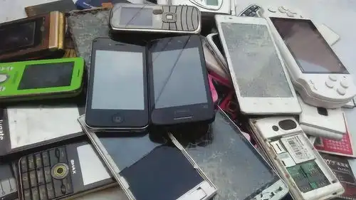 坏旧手机千万别扔,只需一招,就能变废为宝,还能保护隐私
