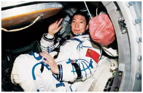 杨利伟再出山自曝16年前太空惊魂一幕航天
