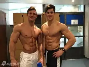 全球最帅数学老师走红爱健身有六块腹肌
