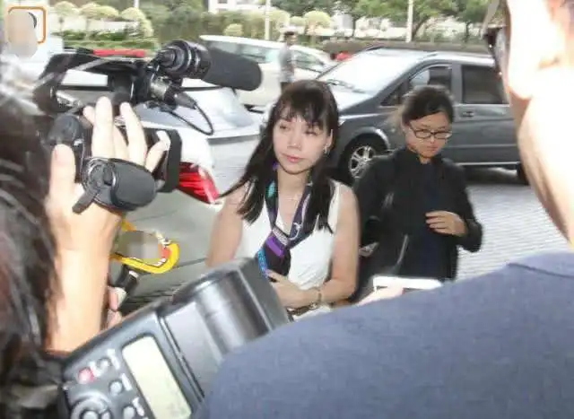 甘比坐拥刘銮雄一半财产,大儿子刘鸣炜不想财产落到外人手上
