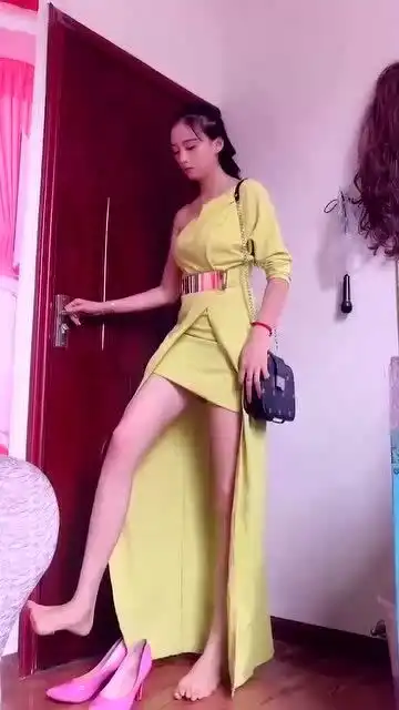 高挑的美女幽默风趣,请问谁敢娶回家
