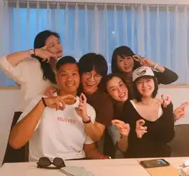 大小s三姐妹罕见同框搞怪大s惊呆网友,瘦身后依然是偶像女主
