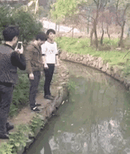 搞笑gif难道是我的姿势不对下次多使一点劲试试
