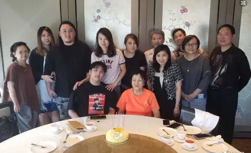 这还是我们认识的小费曼吗,长大后的吴镇宇儿子大变样
