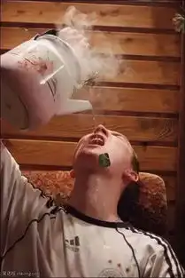 搞笑图片女神在外面和在家里的区别
