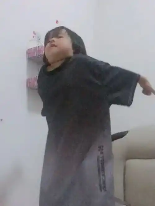 逗比表演秀家庭搞笑搞怪妹子笑断气沙雕尬舞
