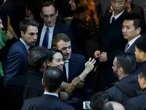 图集法总统马克龙与马云刘强东等中国企业家密会半小时
