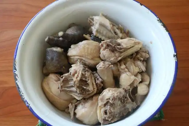 夏天没食欲,赶紧试试这道菜,汤汁鲜美,有菜有肉,味道好极了
