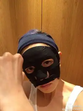 ella搞怪贴黑色面膜引调侃药不能停哦图
