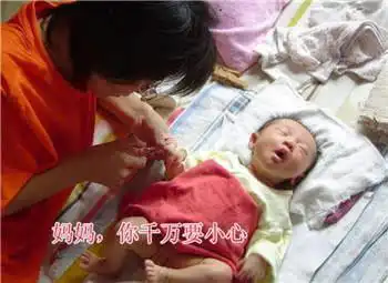 这熊孩子一定是充话费送的
