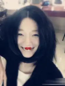 明星搞怪自拍照闪瞎眼
