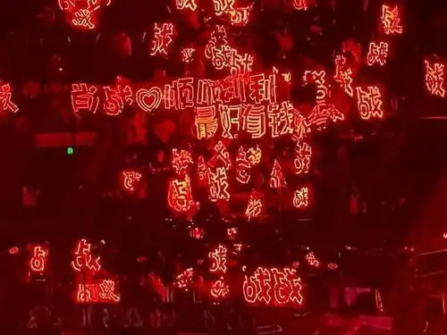 肖战六奖并拿泰国热带虾发力太猛,粉随正主提问太实在
