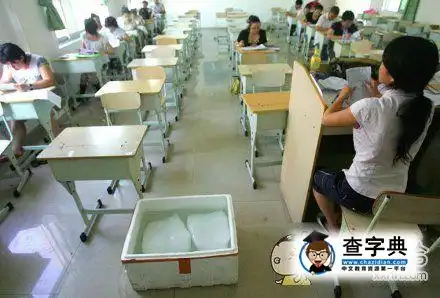 没有空调的学校,是会热死人的搞笑图片
