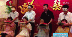 搞笑gif婚礼上放她一马吧
