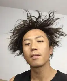 妥妥的大逗比,何炅生日,邓超发个祝福微博都和别人不一样

