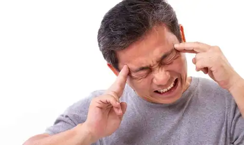 中老年人视物模糊是啥原因常见5个原因危害大,及时治疗很重要

