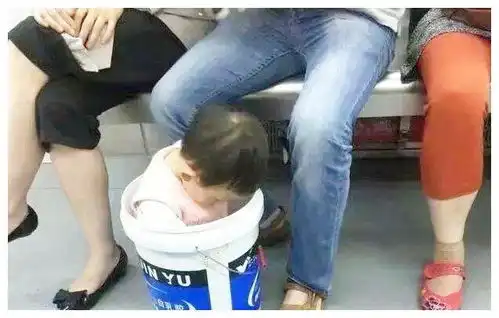 搞笑图片笑话段子学校忽然严抓恋爱,院长把我们叫到礼堂
