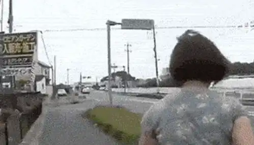 搞笑gif图片笑话段子同事结婚,三个同事凑1000份子钱
