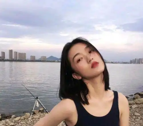 女人过得好不好,看她身上这3个细节就行了,藏也藏不住,很明显
