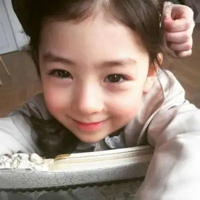 可爱的小孩头像超萌搞怪小女孩头像可爱呆萌图片
