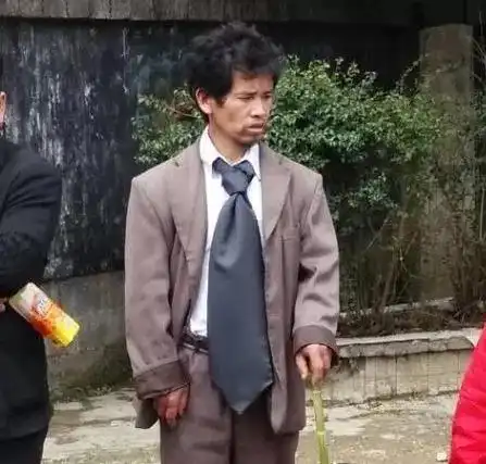 搞笑gif表哥,我三个姐,那么丑都嫁出去了,凭啥就我没人要
