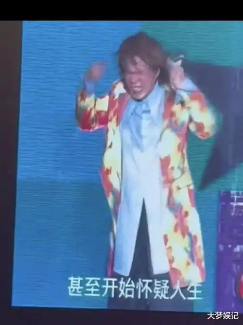 歌迷不唱了伍佰苏州开唱累坏,洒汗卖力带动爆笑画面曝光了
