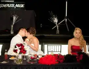 7张爆笑婚礼照片原来伴娘才是婚礼上最逗趣的人笑死了
