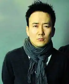 这位伴郎火了,给伴娘戴胸花,手有点抖,网友这伴娘是王太利

