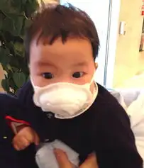 姚晨儿子陪小女孩玩耍网友韩寒闺女咋办
