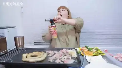 戏精秀杉已上线,看这个小胖妞吃东西就是有趣
