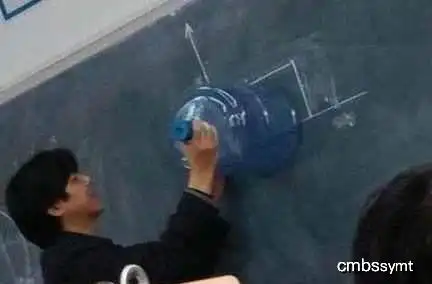 搞笑图片笑话段子让别人看到两位数的余额,别人会嘲笑你的
