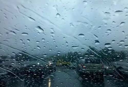 北京连发两预警局地10级以上大风雷雨冰雹
