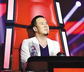 中国好声音3杨坤恶搞小苹果上演抢人大战
