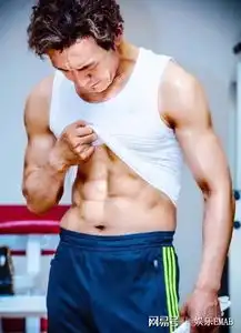 李咏一身腱子肉还是患了癌症人到中年有比健身更重要的东西
